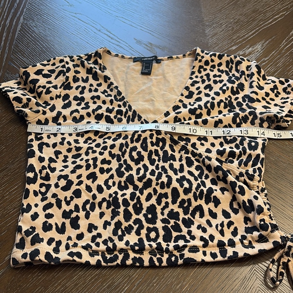 Forever 21 tan cheetah animal print wrap crop top Size S - Picture 16 of 17
